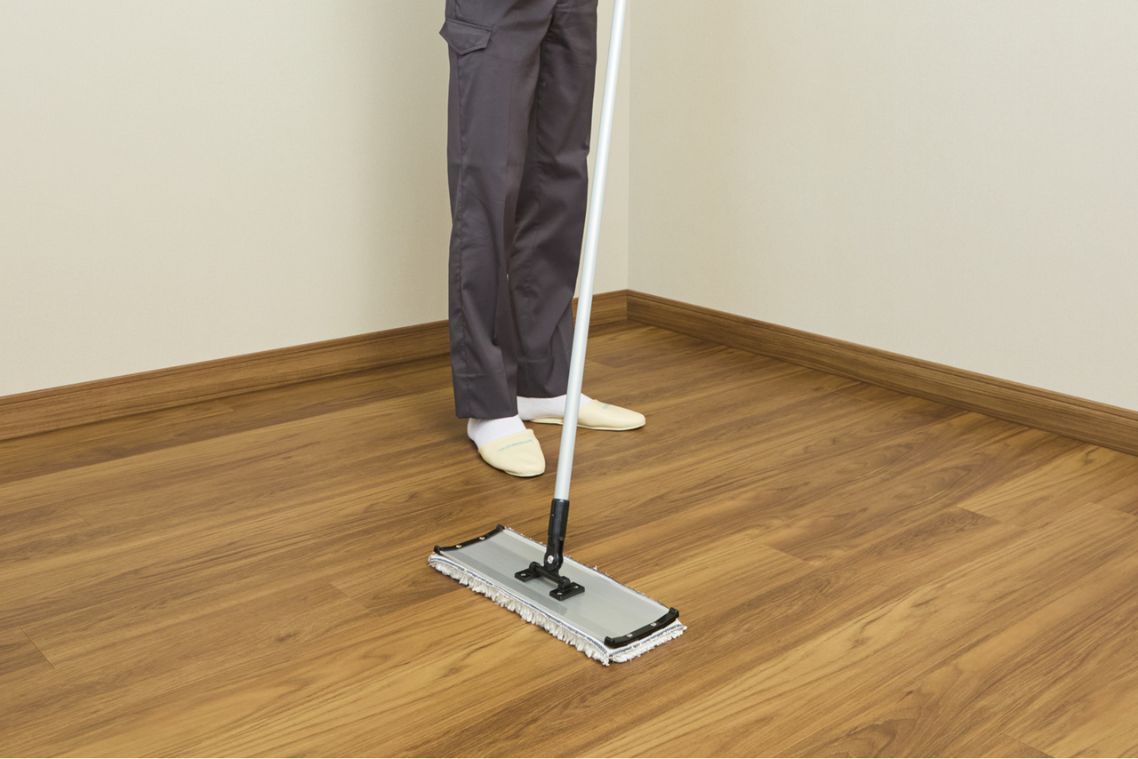 フロアクリーニング
